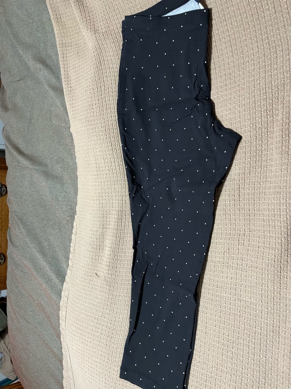 Women’s Basic Editions Black ankle/cropped pants with White Polka Dots—Size XL